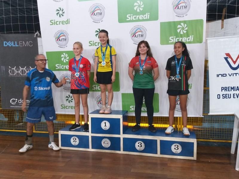 Equipe criciumense conquista terceiro lugar geral no Catarinense de Tênis de Mesa