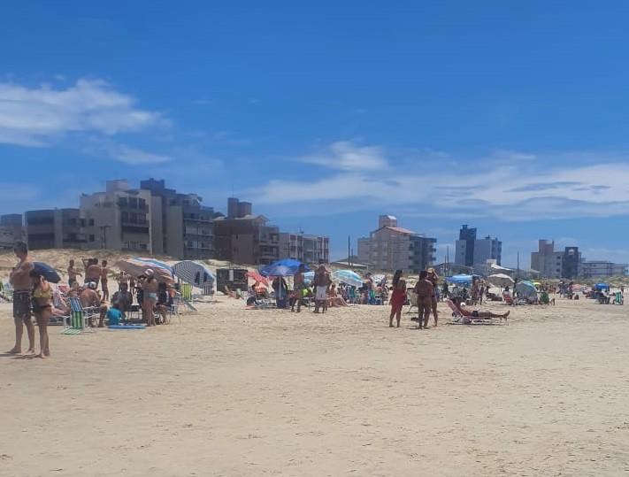 Domingo de sol e praia em Balneário Rincão 