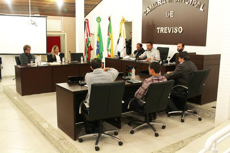 Possíveis fraudes em licitações e nepotismo em Treviso geram denuncia 