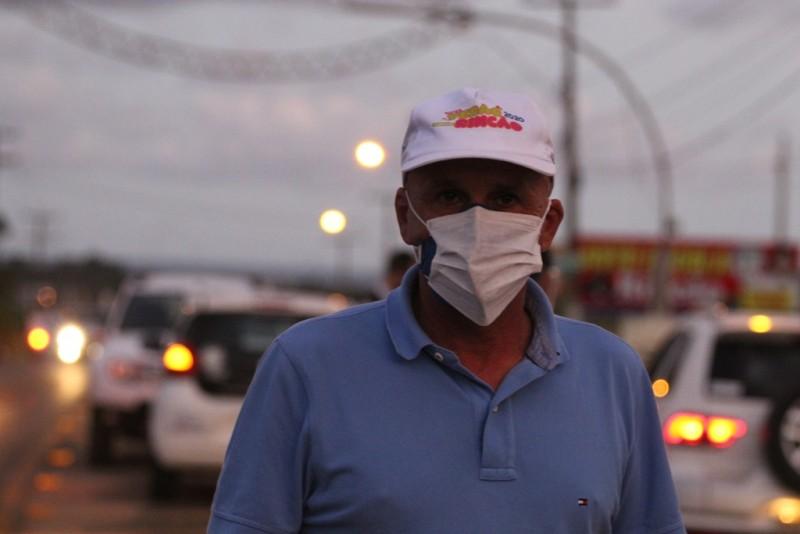 Prefeito pede identificação do motorista que atolou veículo em barreira: 'responderá criminalmente'