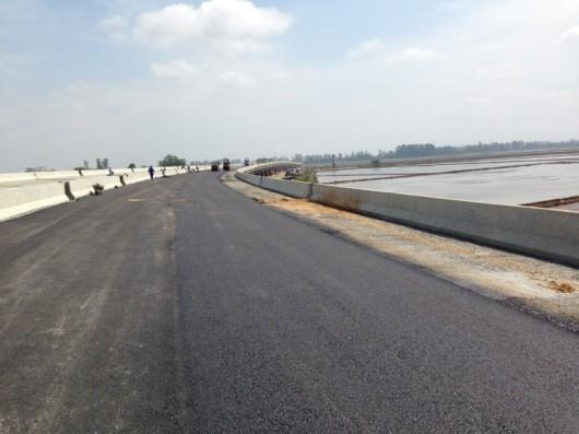 Elevado de Araranguá recebe primeiros trabalhos para colocação de asfalto