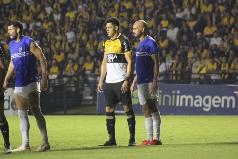 Walisson Maia sofre trauma no ombro direito e passará por tratamento médico