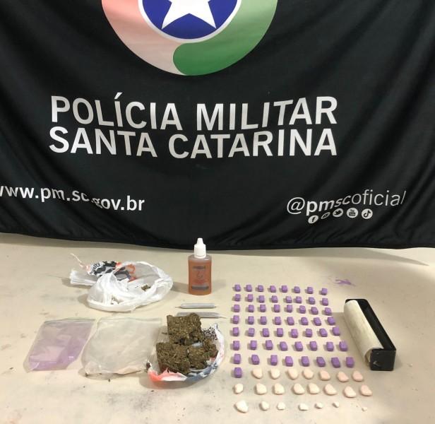 Traficante é preso com ecstasy, maconha e lança perfume em Sombrio