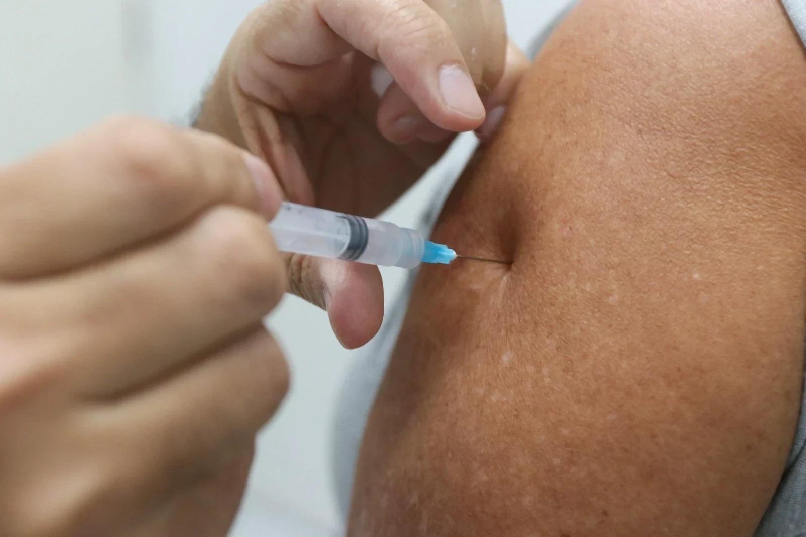 Multivacinação e prevenção do câncer de mama mobilizam Criciúma no Dia D