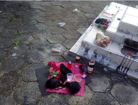 Vísceras de animais são usadas em ritual em cemitério em Lauro Müller