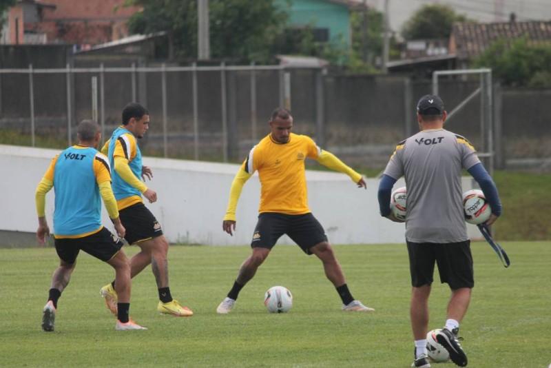 Atletas do Criciúma treinam no CT nesta manhã