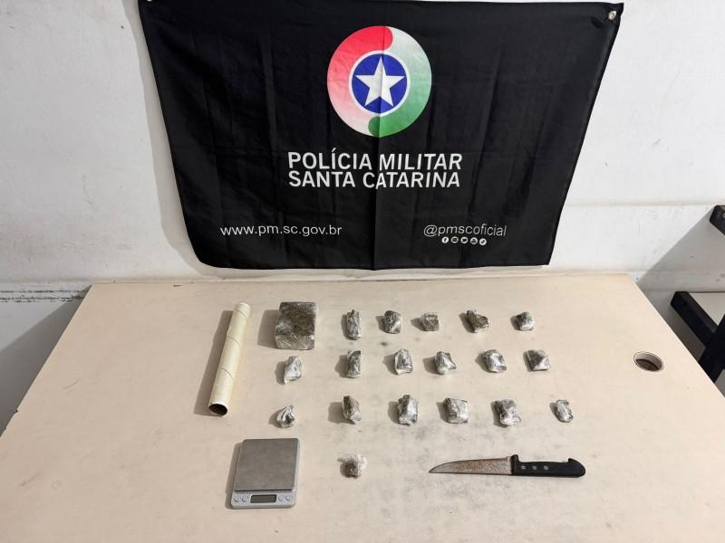 Jovem é preso durante apreensão de maconha em Araranguá