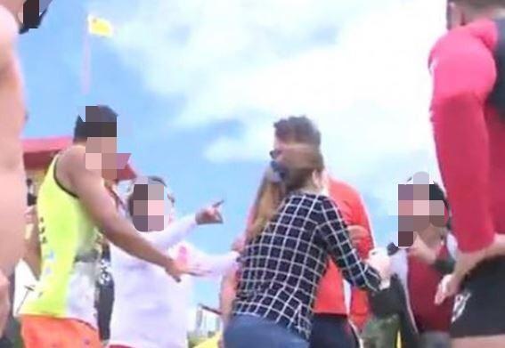 Equipe da NSC TV é agredida em Florianópolis durante reportagem sobre fiscalização na praia