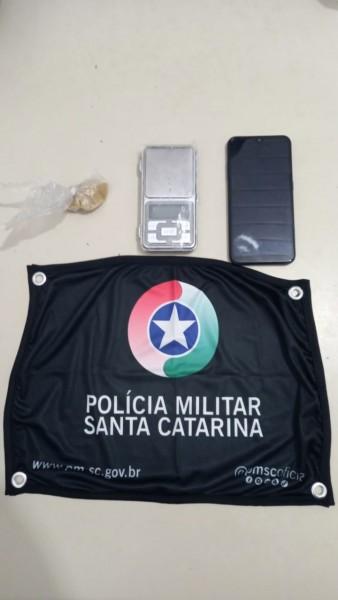 Polícia Militar flagra tráfico de droga no bairro Cristo Redentor