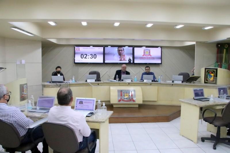 Vereadores propõem comissão para análise de leis em Criciúma