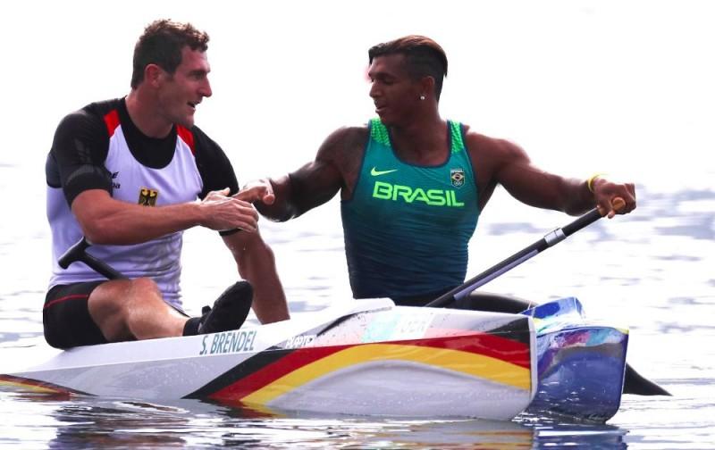 Isaquias Queiroz é prata na canoagem