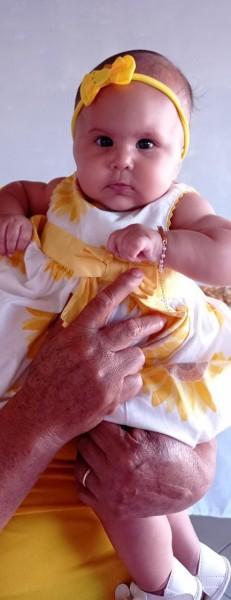 Pais fazem vaquinha on-line para pagar cirurgia de urgência da filha de cinco meses