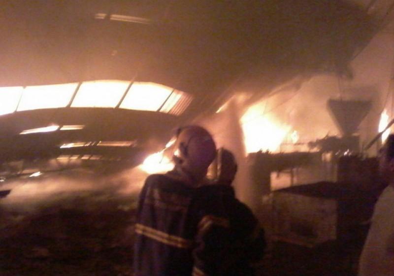 Incêndio em empresa ultrapassa prejuízo de R$ 1 milhão