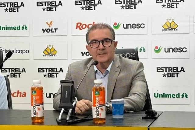 Alexandre Farias deve renunciar nesta sexta-feira