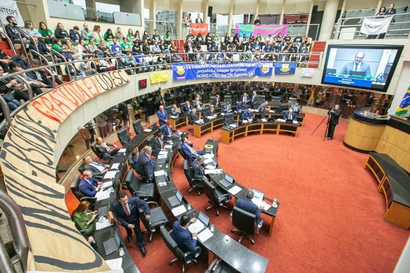 Pelo Estado 01/08: Ampesc entra com ação contra o Universidade Gratuita