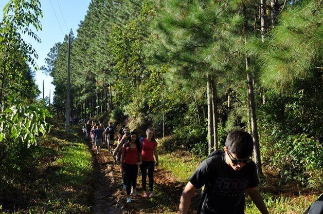 Colégio Leme faz caminhada ecológica 	
