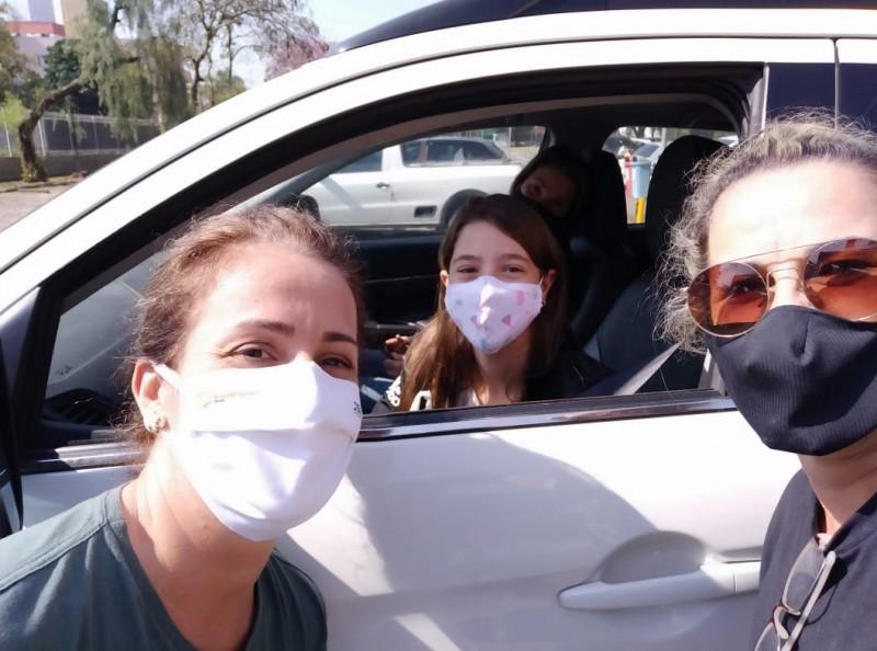 Bolo, lembranças e muitas mensagens para professores e alunos do Colégio Satc 