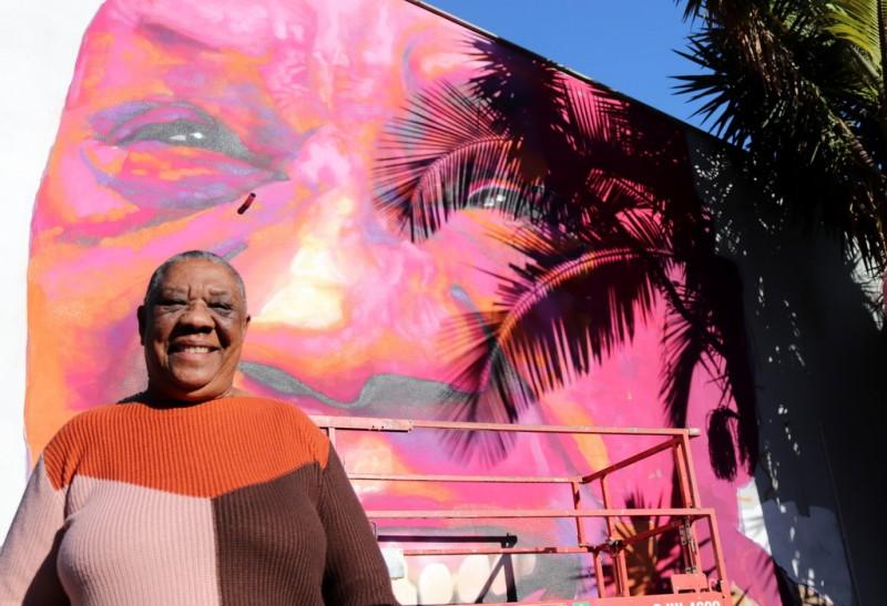 Mural de artista visual consagra legado de primeira professora negra da Unesc