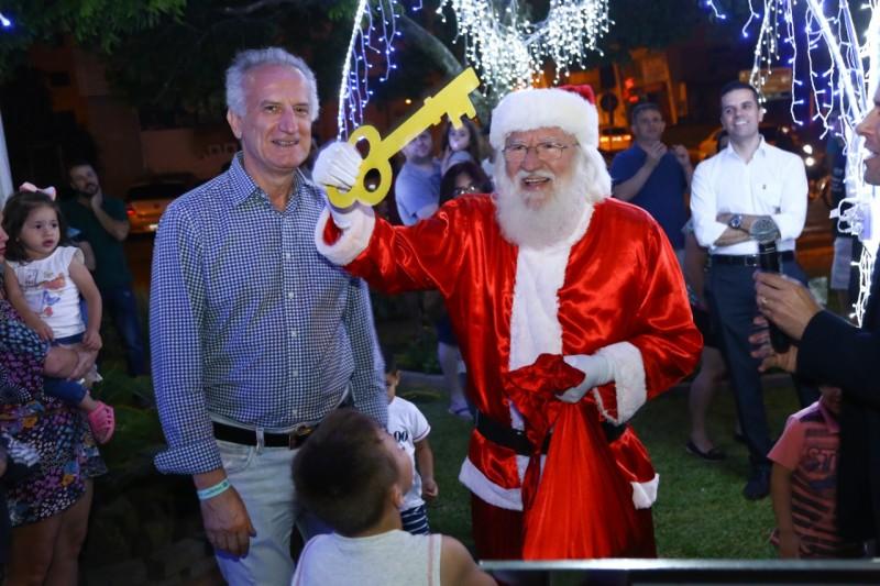 Tradicional chegada do Papai Noel está de volta ao bairro Santa Bárbara