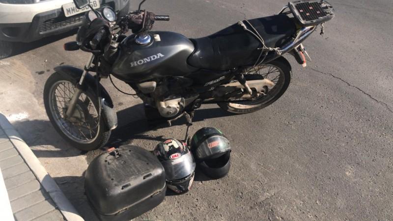 Colisão envolvendo moto e carro é registrada no Centro de Criciúma 
