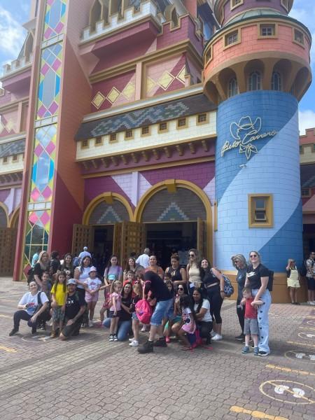 Gincana Minha Escola Consciente encerra com viagem em parque de diversão
