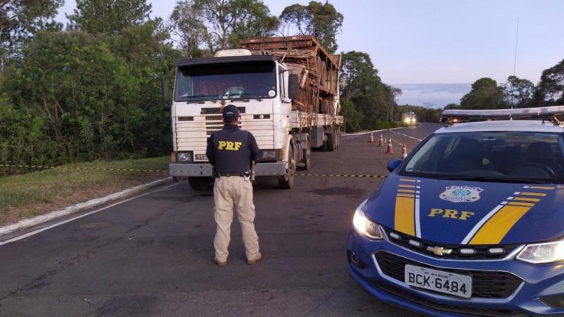 PRF flagra passageiro infectado com Covid-19 em carreta, em Santa Catarina