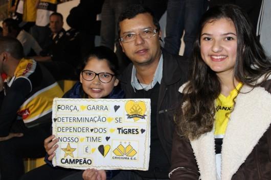 Torcedor tricolor apoia o Tigre até o fim do jogo