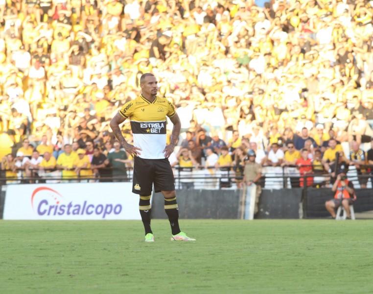 ‘Precisamos trabalhar para mudar o cenário’, afirma Arílson sobre voltar a vencer fora do HH 