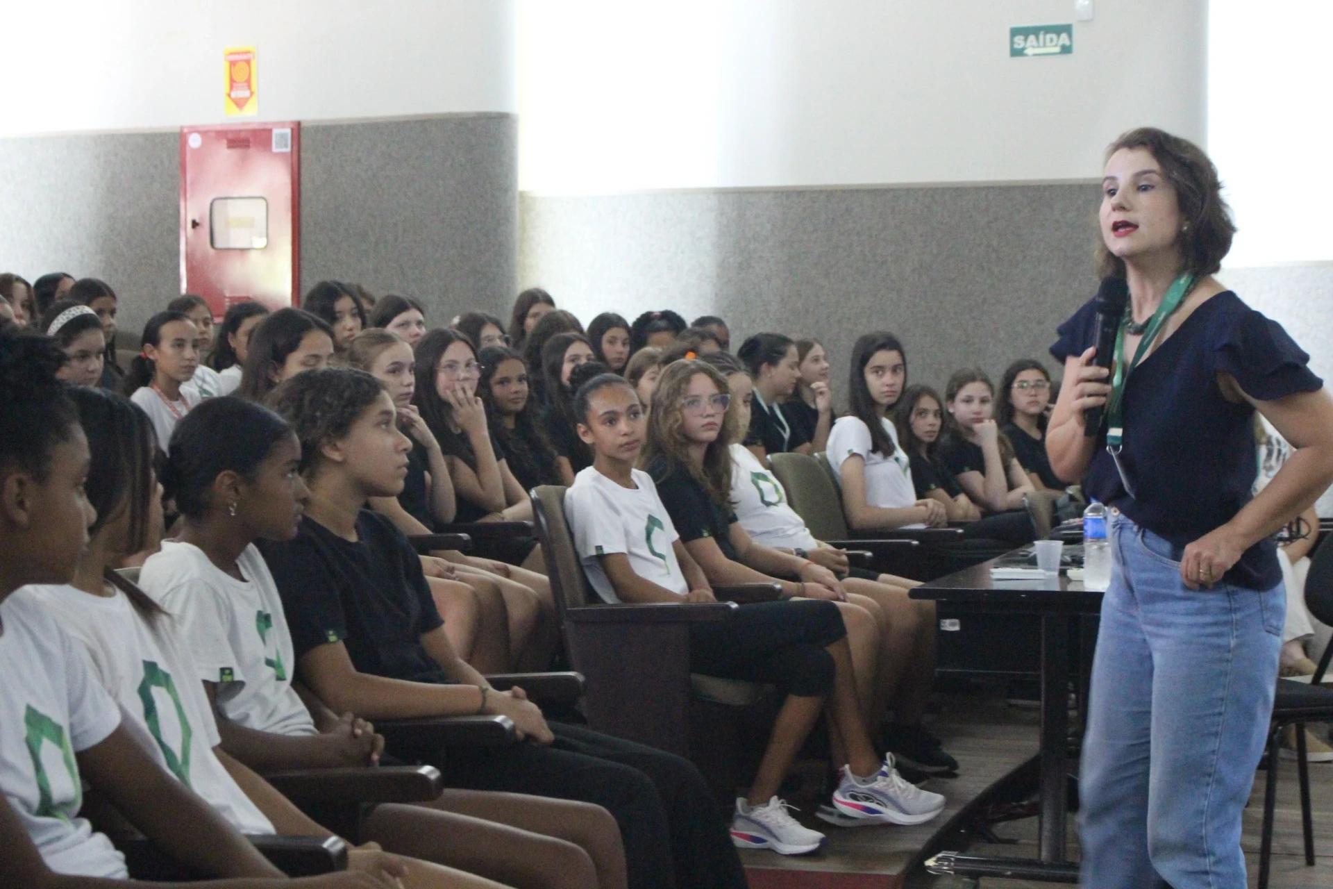 Dia da Mulher: Colégio Satc leva reflexões sobre autocuidado e valorização feminina
