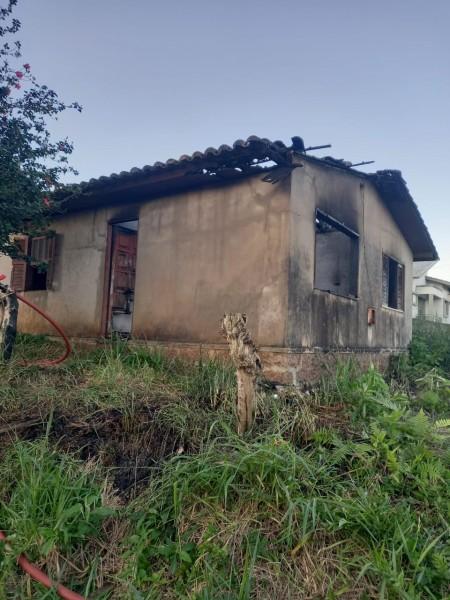 Içara: residência é atingida por incêndio 