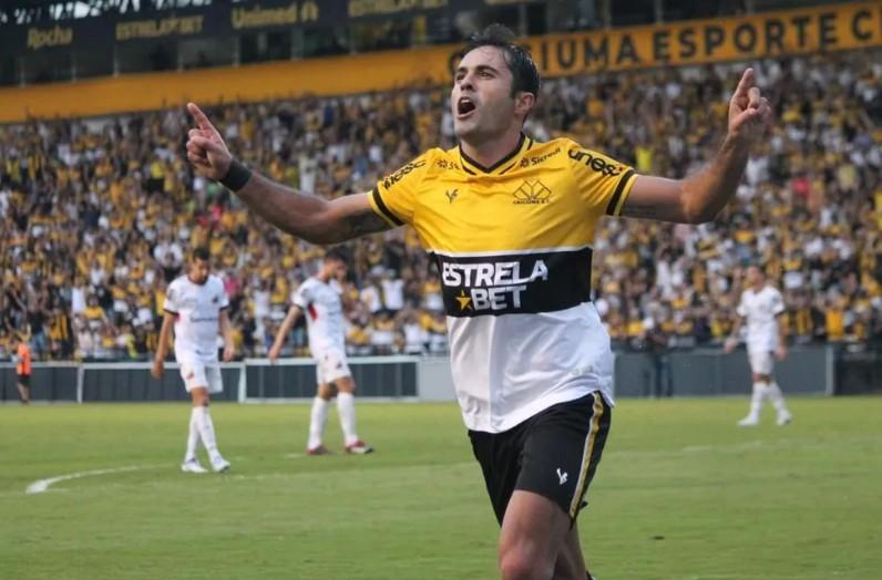 Independente da função, Éder e Camargo terão a mesma voz no futebol