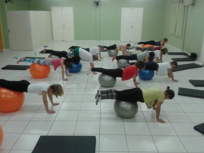 Aula de pilates é uma das novidades da Escola de Talentos Satc em 2019