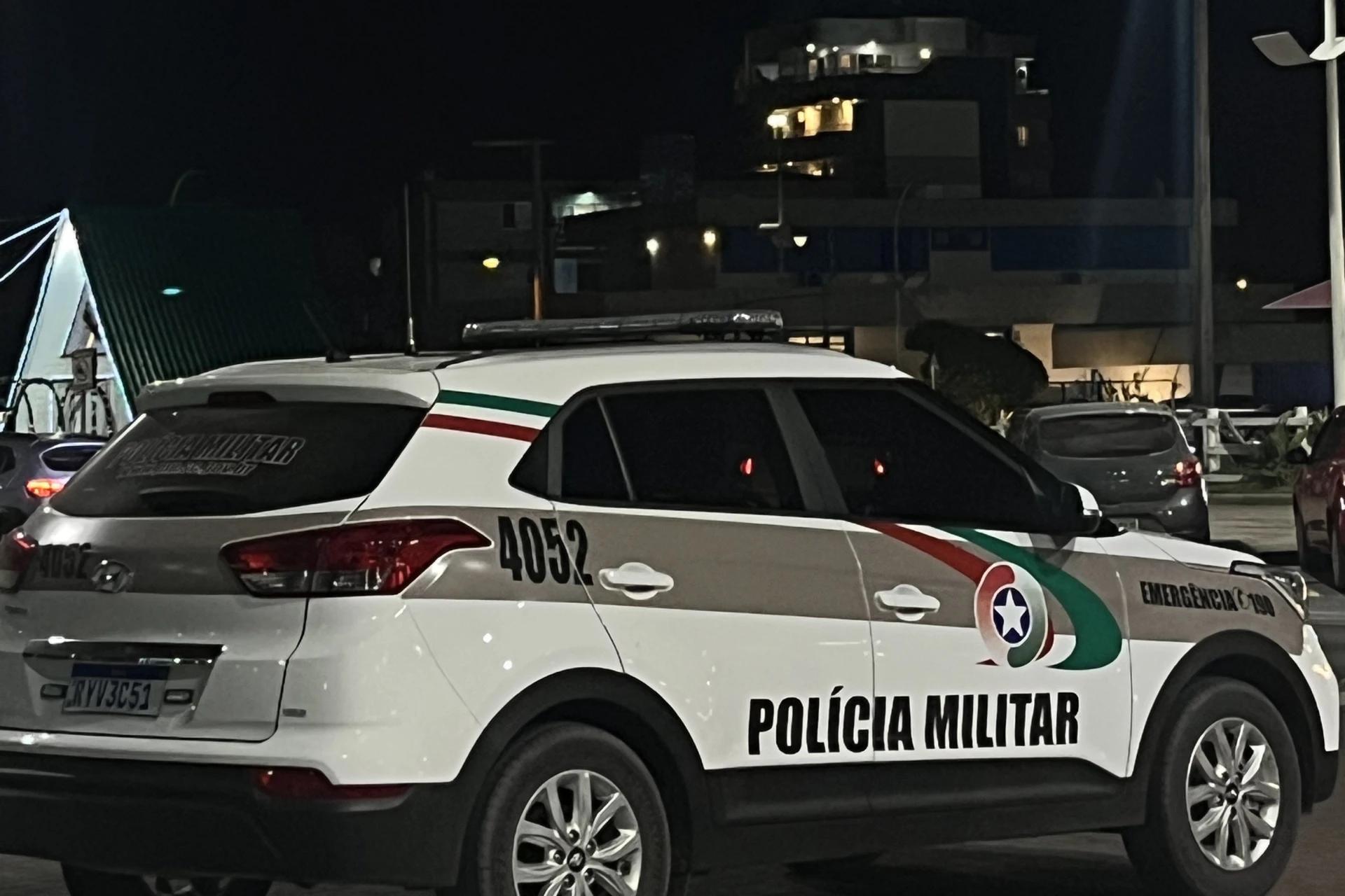 PM apreende drogas e R$ 5 mil durante cumprimento de mandado de prisão