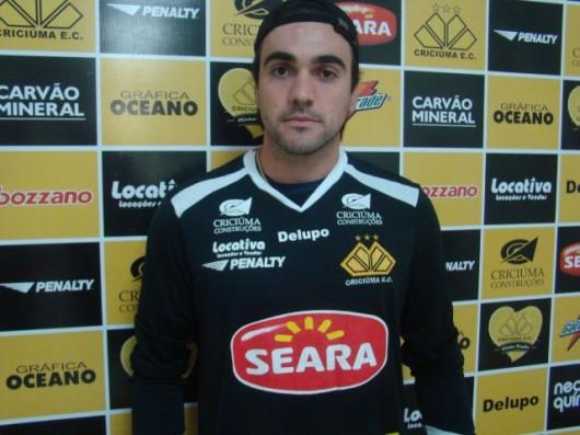 Tigre apresenta Andrey, seu novo camisa 1