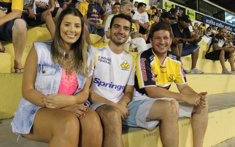 Torcida carvoeira sofre até o fim, mas comemora classificação