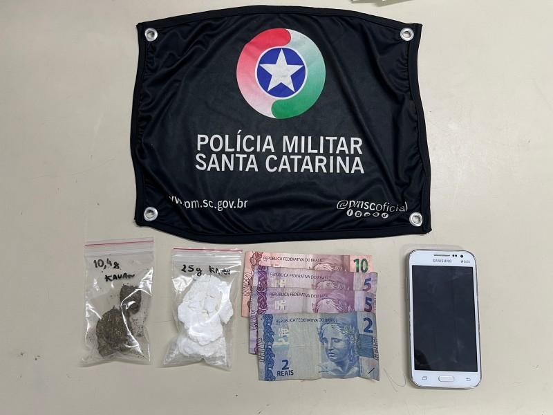 PM apreende maconha e cocaína durante ação em Criciúma