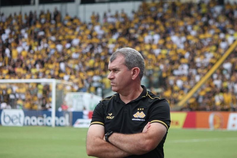 Contrato de renovação com Tencati vai ser assinado nesta terça-feira