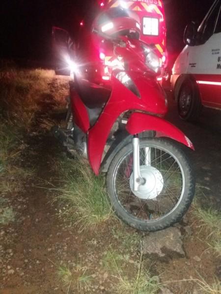 Duas pessoas ficam feridas em acidente com moto
