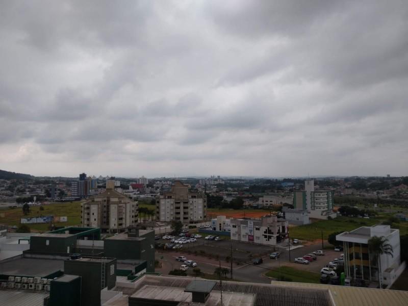 Quinta-feira terá temperaturas amenas e pancadas de chuva em Criciúma