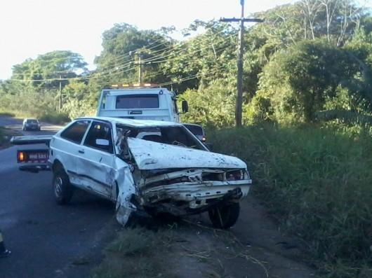 Carros colidem na avenida Imigrantes Poloneses em Criciúma 