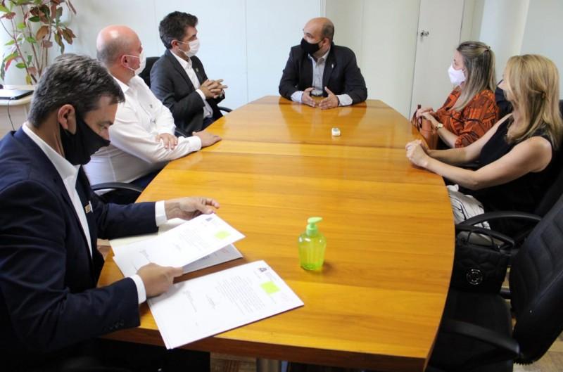 Em Florianópolis, Salvaro busca investimentos em obras de infraestrutura