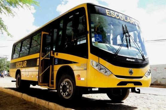 Aluno atropelado por ônibus escolar é indenizado com mais de R$ 150 mil