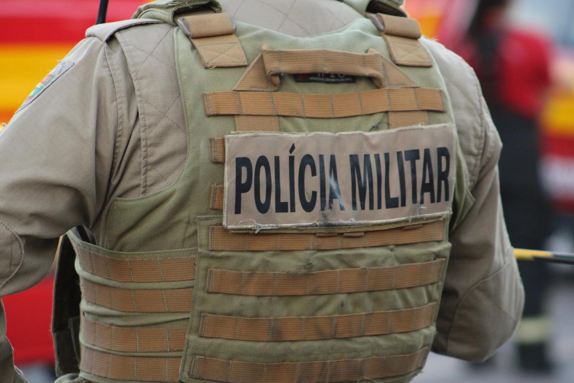 Filho é preso após invadir apartamento e deitar em cama ao lado da mãe