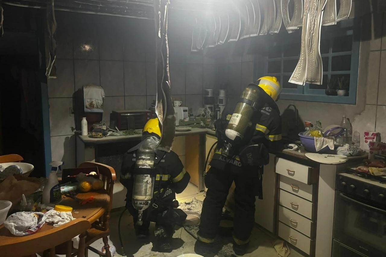Moradora é encaminhada à UPA em Criciúma após sofrer queimaduras durante princípio de incêndio