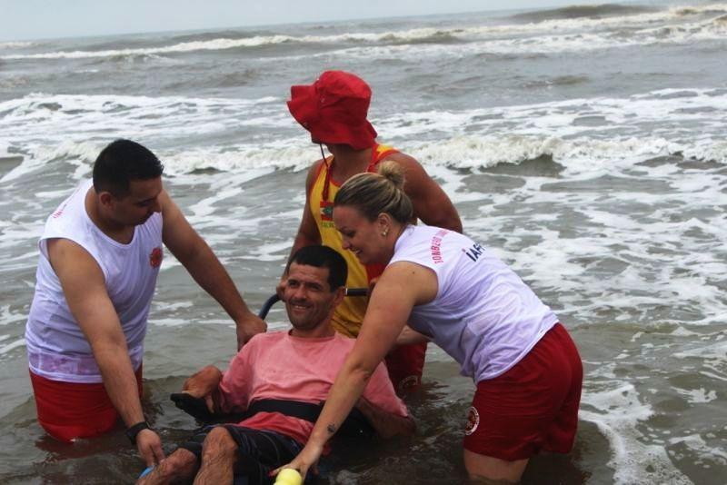 Praia Acessível abre a temporada no Balneário Rincão
