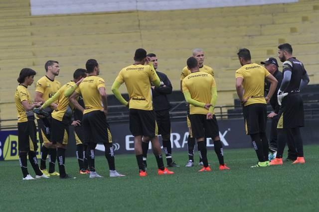 Em coletivo, Cavalo testa time para encarar o Náutico