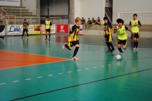 Garotada do Anjos do Futsal entra em quadra neste sábado