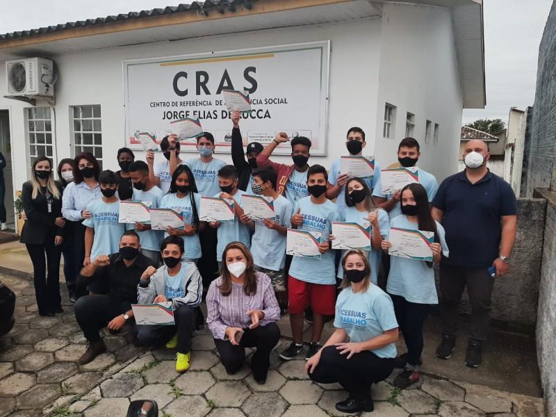 Abadeus forma estudantes de Içara por meio do Projeto Jovens Talentos Empreendedores