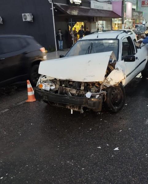 Motorista de Criciúma é socorrido pelos Bombeiros Voluntários após acidente de trânsito em Jaguaruna
