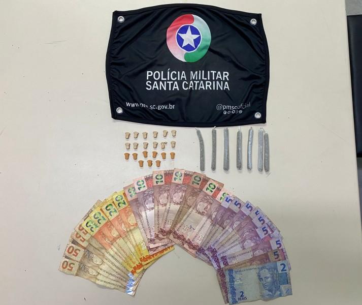 Jovem é preso por tráfico de drogas no Centro de Criciúma
